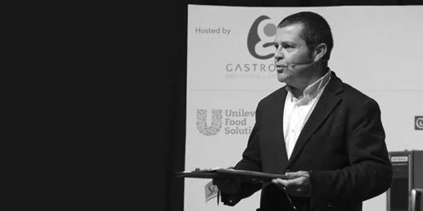 importancia´digiitalizar-hosteleria-oscar-carrion-e1644233994293